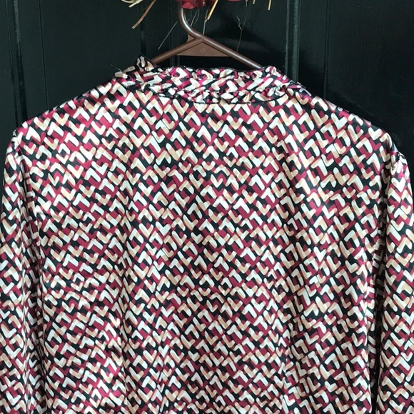 D J Summers is the brand on this pretty blouse - Picture 5 of 7